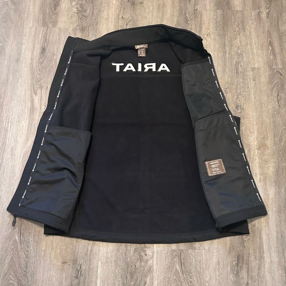 Ariat Logo 2.0 Softshel Vest Black Men’s Sz 2XL Zip Up Western Cowboy Water - Picture 9 of 12